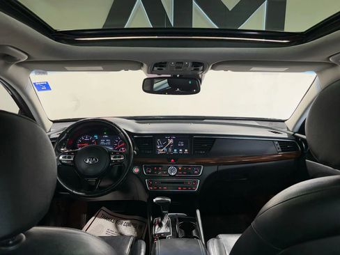Used 2017 Kia Cadenza Technology FWD image 9