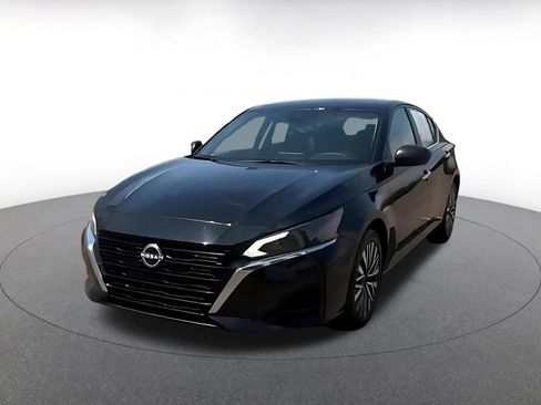 Used 2025 Nissan Altima 2.5 SV FWD image 7