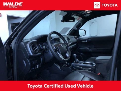 Certified 2022 Toyota Tacoma TRD Off-Road w/ TRD Premium Off Road Package AWD/4WD image 2