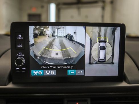 Used 2025 Honda Pilot TrailSport image 17