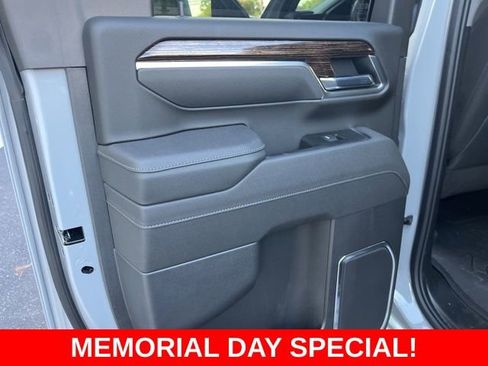 Used 2025 GMC Sierra 3500 SLE w/ Preferred Package AWD/4WD image 11