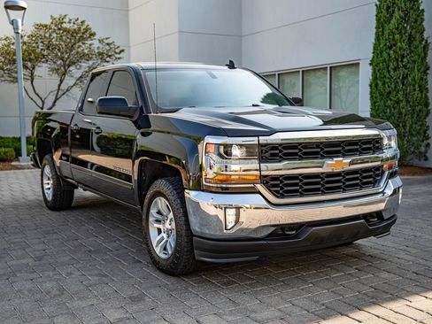 Used 2017 Chevrolet Silverado 1500 LT w/ All Star Edition AWD/4WD image 3