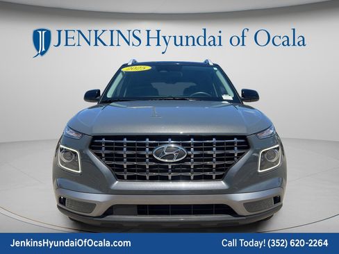 Certified 2025 Hyundai Venue Limited FWD image 8