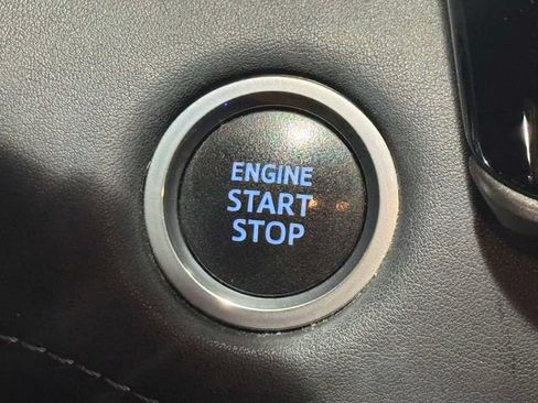 Used 2020 Toyota Highlander LE AWD/4WD image 32