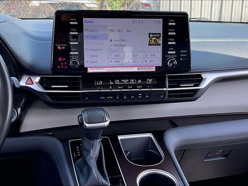 Used 2024 Toyota Sienna XLE FWD image 14