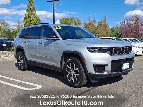 Used 2025 Jeep Grand Cherokee L Limited AWD/4WD image 1