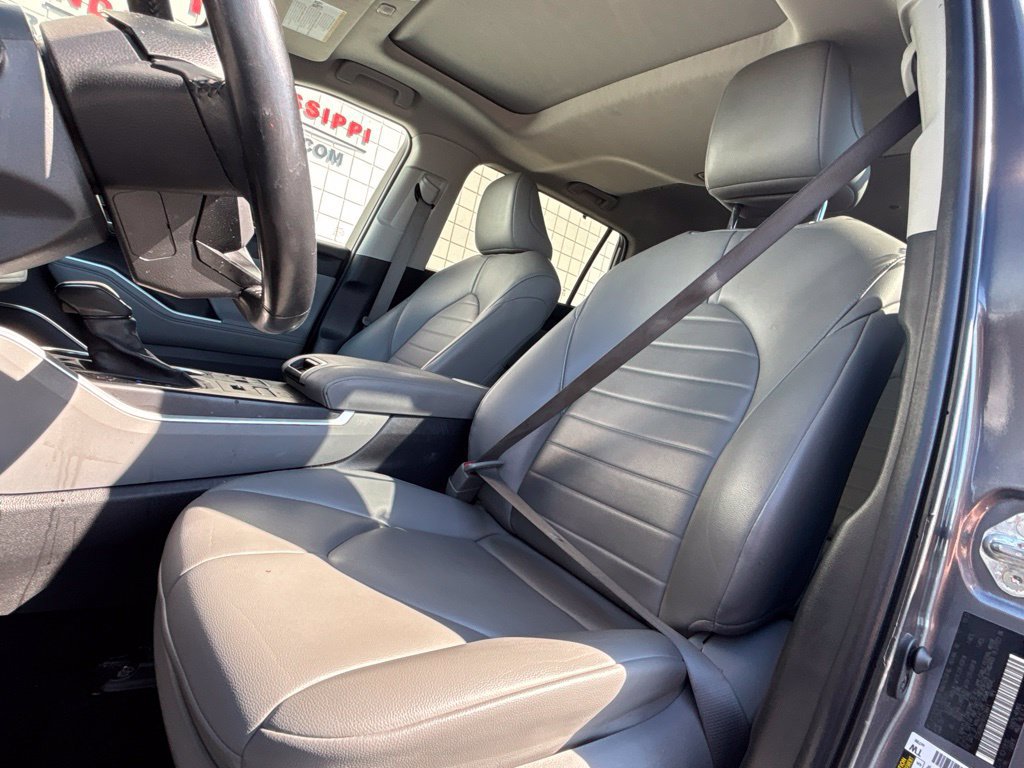 Used 2024 Toyota Highlander XLE AWD/4WD image 12