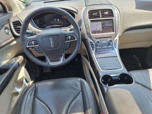 Used 2019 Lincoln Nautilus Reserve FWD image 11