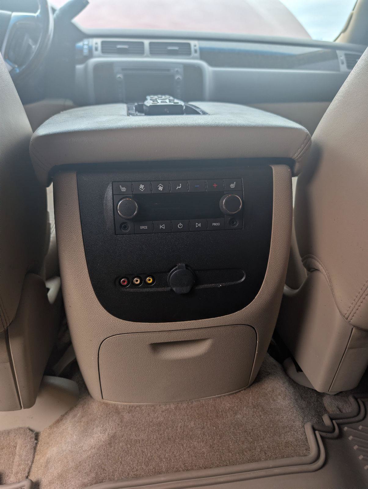 Used 2011 GMC Yukon XL Denali AWD/4WD image 20