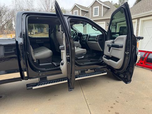 Used 2017 Ford F250 XLT w/ XLT Premium Package image 24