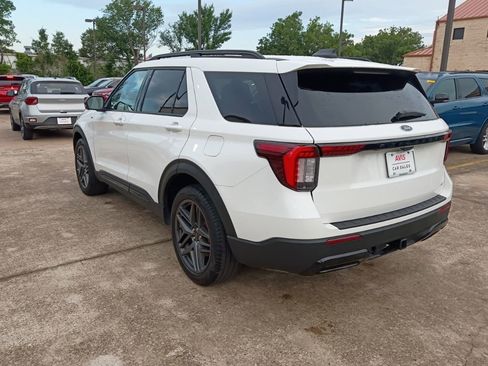 Used 2025 Ford Explorer ST-Line w/ ST-Line Street Pack AWD/4WD image 8