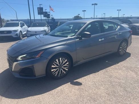 Used 2024 Nissan Altima 2.5 SV FWD image 8