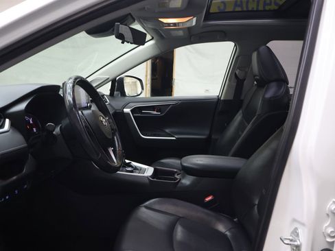 Used 2020 Toyota RAV4 Limited AWD/4WD image 17
