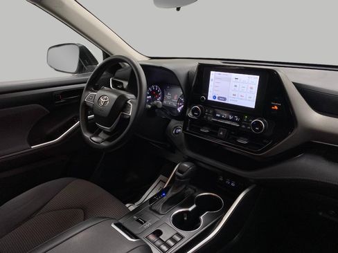 Used 2023 Toyota Highlander L image 19