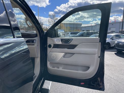 Used 2019 Lincoln Navigator Reserve w/ Cargo Package image 8