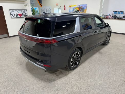 Used 2023 Kia Carnival EX FWD image 8