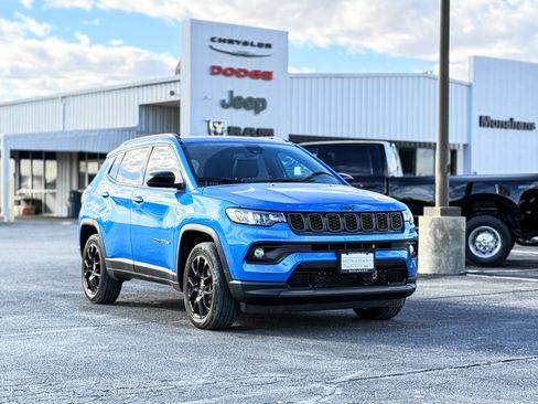 New 2026 Jeep Compass Latitude image 3