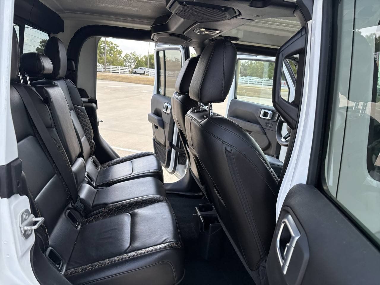 Used 2023 Jeep Gladiator Overland AWD/4WD image 12