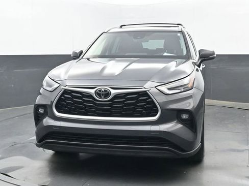 Used 2022 Toyota Highlander XLE image 22
