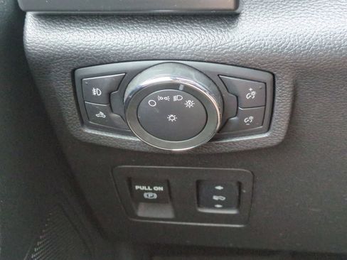 Used 2017 Ford F150 XLT w/ Equipment Group 302A Luxury AWD/4WD image 26