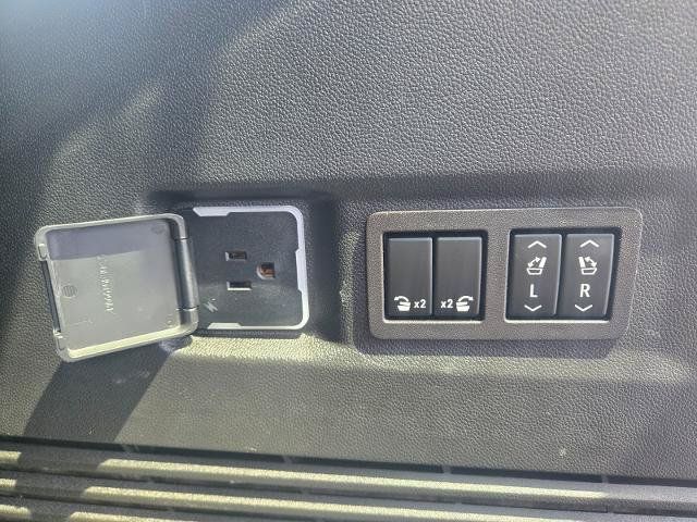 Used 2023 Chevrolet Tahoe Premier AWD/4WD image 13