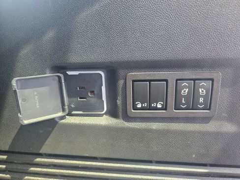 Used 2023 Chevrolet Tahoe Premier AWD/4WD image 13