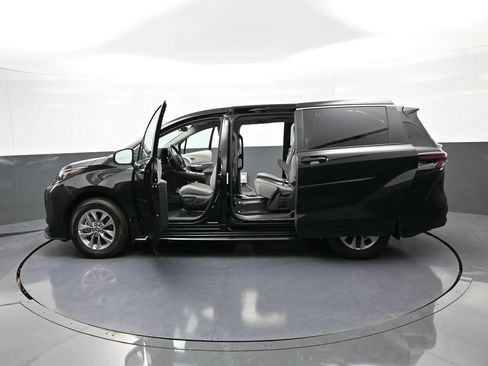 Used 2024 Toyota Sienna LE w/ Protection Package (TMS) AWD/4WD image 39