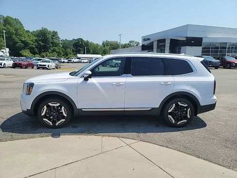 Used 2025 Kia Telluride EX w/ EX Captain's Chair Package FWD image 4