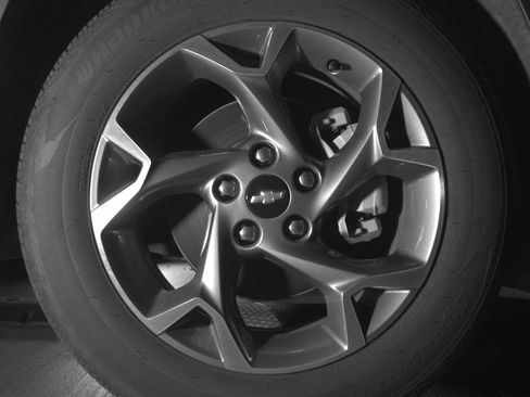 Used 2025 Chevrolet Trax LT w/ LT Convenience Package image 13