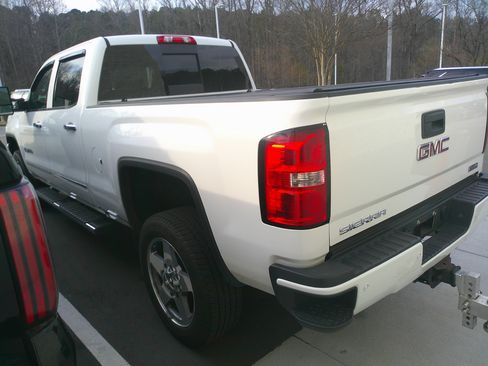 Used 2017 GMC Sierra 2500 SLT w/ All Terrain HD Package image 7