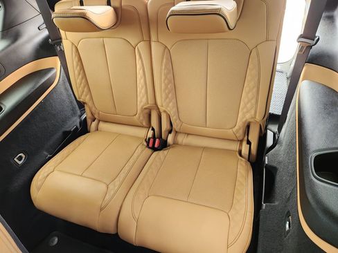 Used 2025 Jeep Grand Cherokee L Summit w/ Luxury Tech Group V AWD/4WD image 29