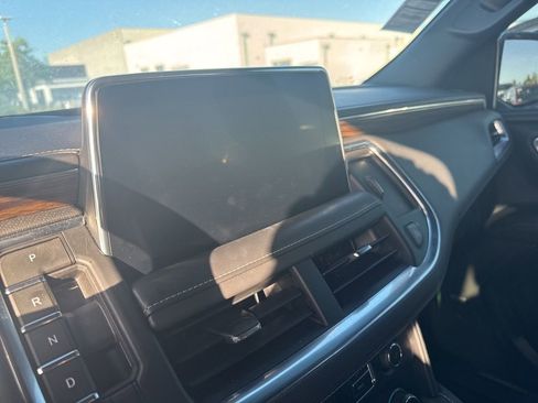 Used 2021 Chevrolet Tahoe Premier w/ Premium Package image 13