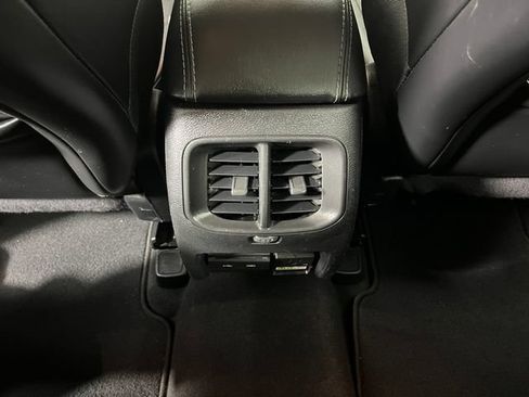 Used 2019 Jeep Cherokee Limited AWD/4WD image 35