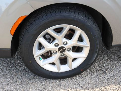 Used 2023 Kia Soul LX w/ Option Group 015 FWD image 7
