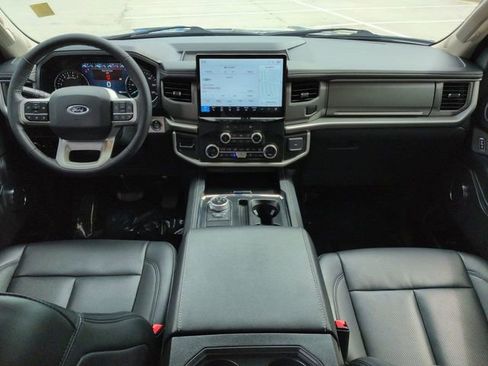 Used 2024 Ford Expedition XLT image 11