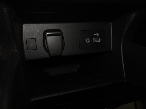 New 2025 Nissan Versa SV w/ Trunk Package FWD image 27