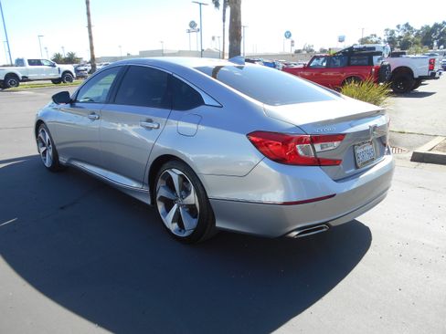 Used 2020 Honda Accord Touring image 3