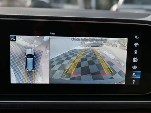 Used 2021 Mercedes-Benz GLE 350 4MATIC w/ AMG Line Exterior image 25