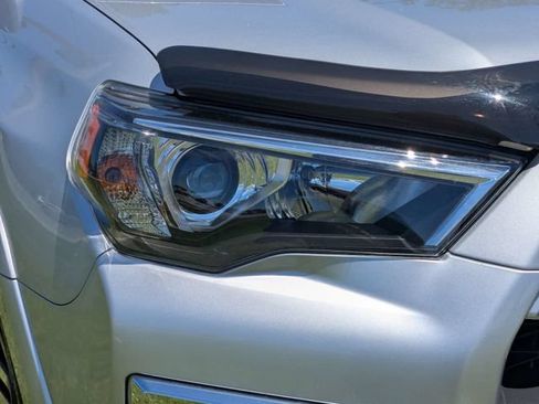 Used 2022 Toyota 4Runner Limited AWD/4WD image 9