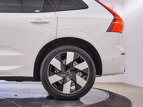 Certified 2025 Volvo XC60 T8 Plus w/ Protection Package Premier image 10