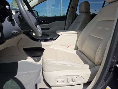 Used 2021 GMC Acadia Denali w/ Denali Technology Package FWD image 4