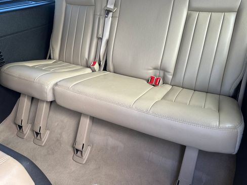 Used 2005 Lincoln Navigator 4WD image 14