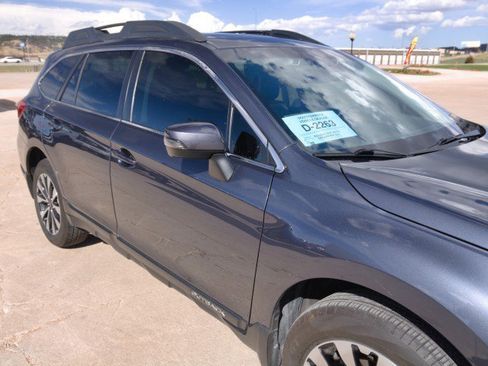 Used 2017 Subaru Outback 3.6R Limited AWD/4WD image 10