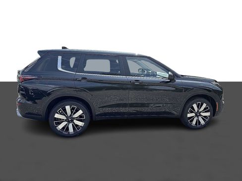 New 2025 Mitsubishi Outlander SE image 3