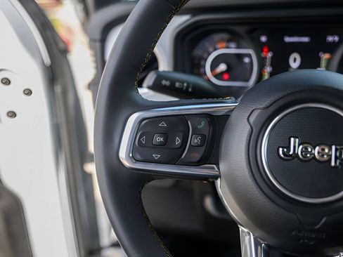 Used 2024 Jeep Wrangler Unlimited Sahara AWD/4WD image 17