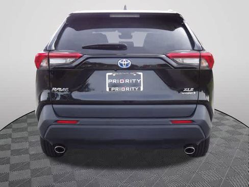 Used 2024 Toyota RAV4 XLE AWD/4WD image 3
