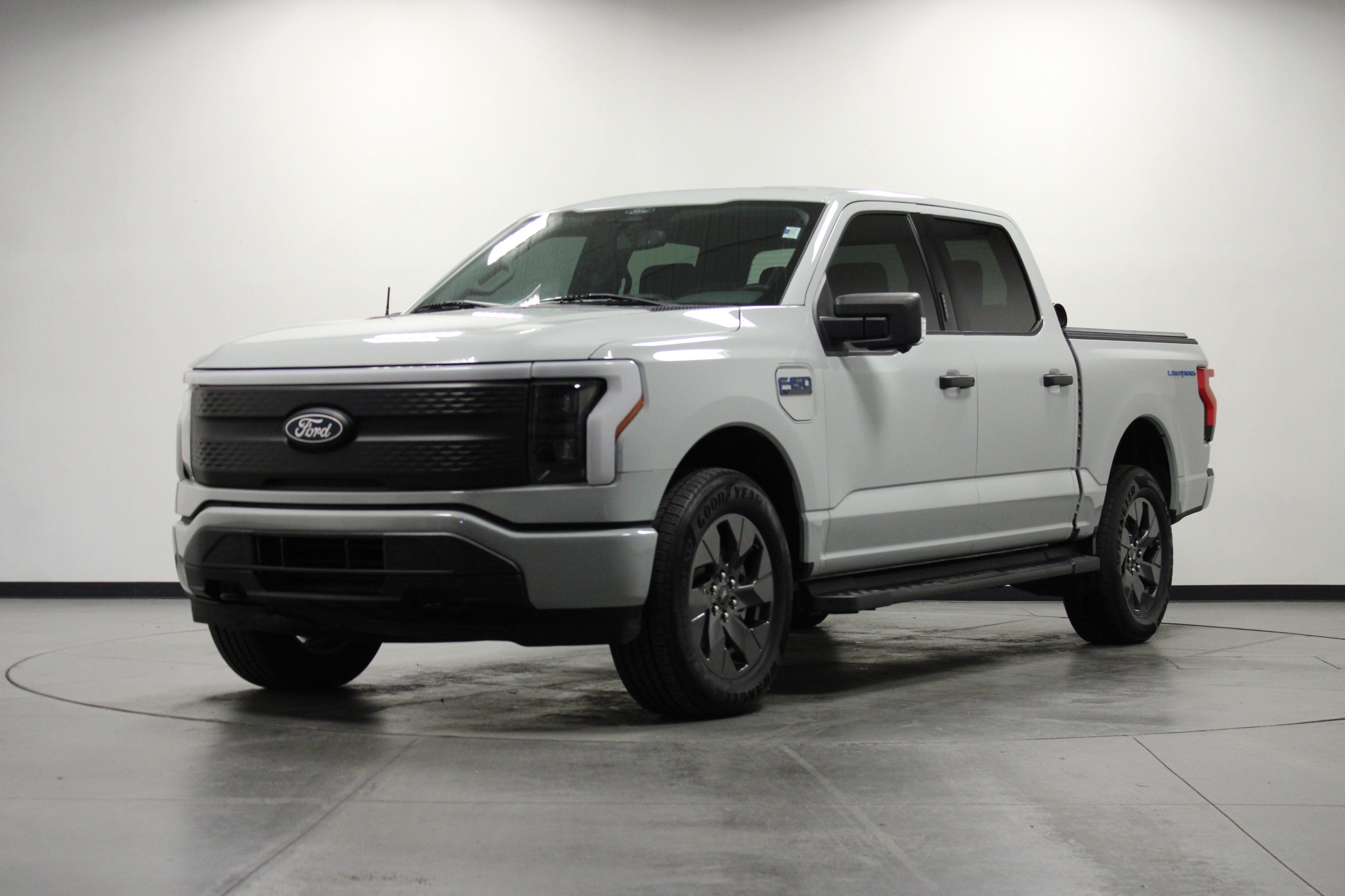 Used 2024 Ford F150 Lightning XLT AWD/4WD image 8
