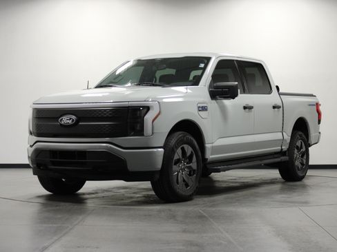 Used 2024 Ford F150 Lightning XLT AWD/4WD image 8
