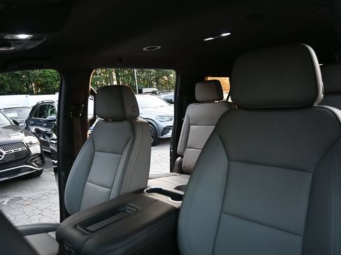 Used 2023 GMC Yukon XL SLT w/ SLT Luxury Package RWD image 5