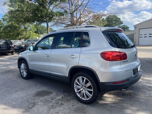 Used 2012 Volkswagen Tiguan SE image 10